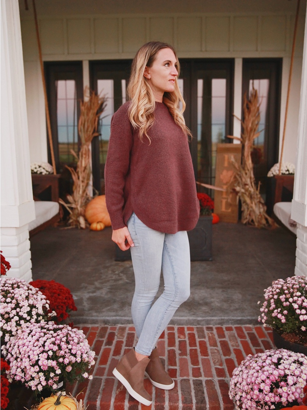 Upwest Curved Hem Crewneck Sweater N128-22